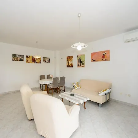 Milar Apartment *